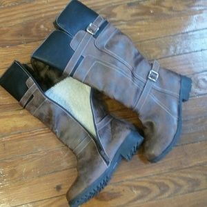 BRAND NEW brown boots with plush lining